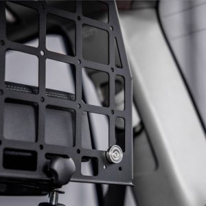 Movable cargo barrier Bison Gear