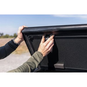 Hard tri-fold flip up bed cover Rough Country 6'