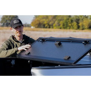 Hard tri-fold flip up bed cover Rough Country 6'