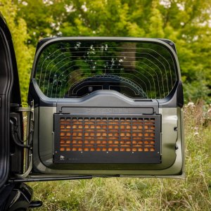 Drop-down tailgate table Bison Gear