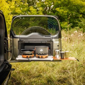 Drop-down tailgate table Bison Gear