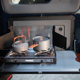 Drop-down tailgate table Bison Gear
