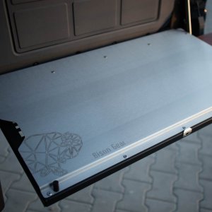 Drop-down tailgate table Bison Gear