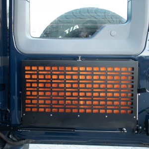 Drop-down tailgate table Bison Gear