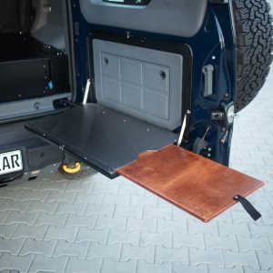 Drop-down tailgate table Bison Gear