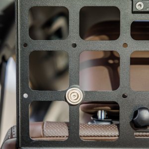 Movable cargo barrier Bison Gear