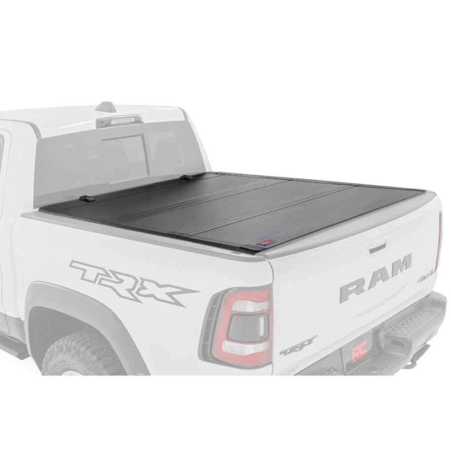 Hard tri-fold flip up bed cover Rough Country 5'7"