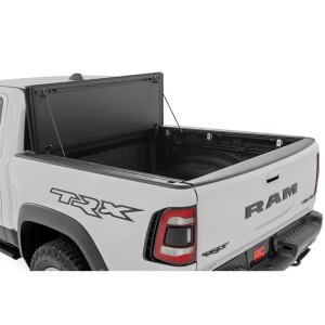 Hard tri-fold flip up bed cover Rough Country 5'7"