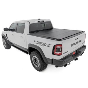 Hard tri-fold flip up bed cover Rough Country 5'7"