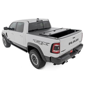 Hard tri-fold flip up bed cover Rough Country 5'7"