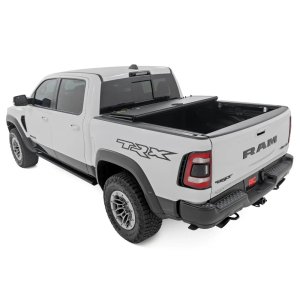 Hard tri-fold flip up bed cover Rough Country 5'7"