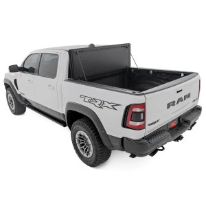 Hard tri-fold flip up bed cover Rough Country 5'7"