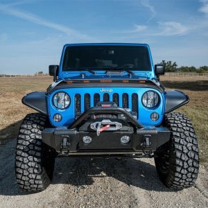 Hood shield protector Husky Liners Aeroskin Lightshield Pro