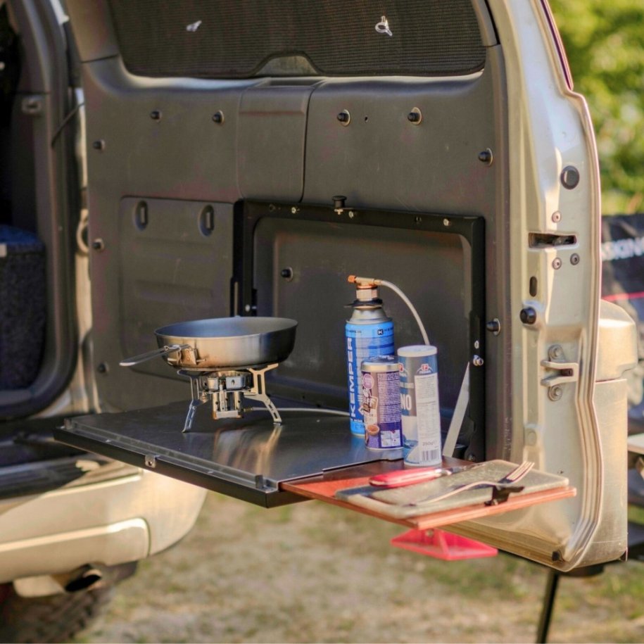Drop-down tailgate table Bison Gear