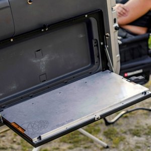 Drop-down tailgate table Bison Gear