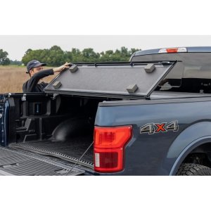 Hard bed cover tri-fold low profile Rough Country 5'7"